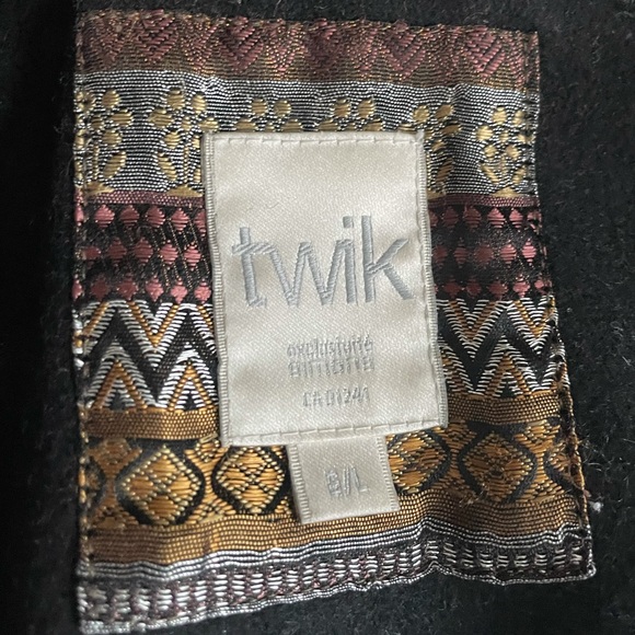 Faux-leather sleeved coat from Simons. Size large. - Picture 6 of 8